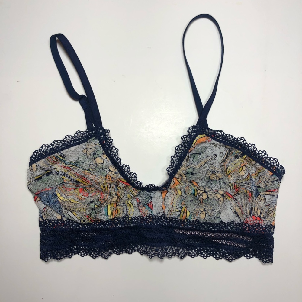 VICTORIA’S SECRET floral lace bralette
